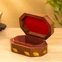 Шкатулка резная "Слоник в саду" 15х10х5 см, дерево шишам Шкатулка резная "Слоник в саду" 15х10х5 см, дерево шишам