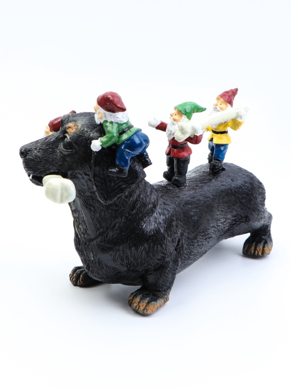 Садовая фигура "Такса с гномами" 20х9х15см