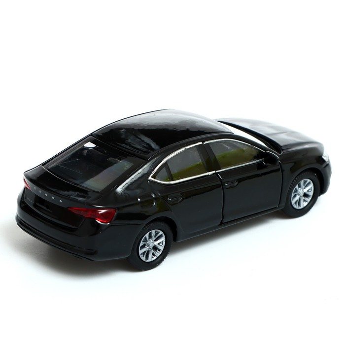 Модель машины Skoda Octavia IV, масштаб 1:38, МИКС Модель машины Skoda Octavia IV, масштаб 1:38, МИКС