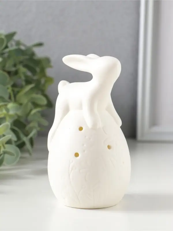 Сувенир керамика свет "Белый зайчик на яйце с цветами" 3хLR44 6,4х6,2х11,2 см