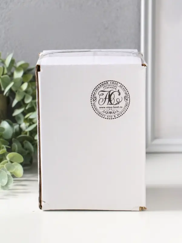 Сувенир полистоун лак "Кошка в белом сарафане стоит на весах" 7,5х7,2х12,5 см