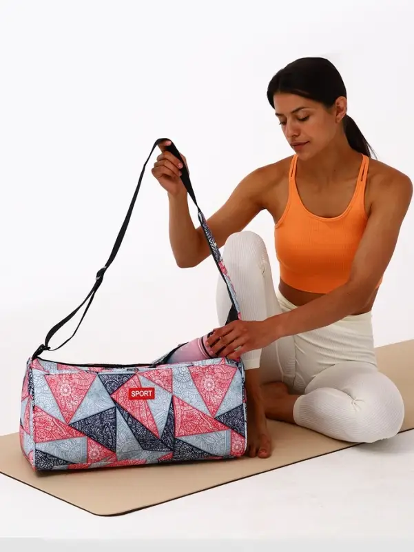 Сумка спортивная на молнии TEXTURA, боковой карман-сетка, регулируемый ремень, средний размер, красная