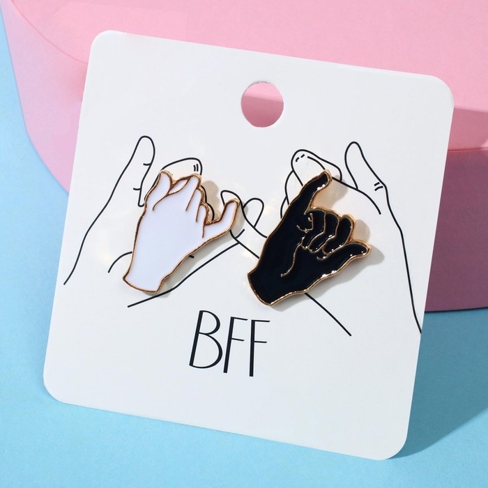 Значки-неразлучники «Лучшие друзья», цвет чёрно-белый в золоте Значки-неразлучники «Лучшие друзья», цвет чёрно-белый в золоте