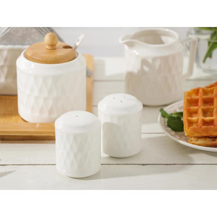 Набор сервировочный фарфоровый BellaTenero, 7 предметов: солонка 100 мл, перечница 100 мл, сахарница с ложкой 350 мл, молочник 310 мл, салфетница, подставка, цвет белый