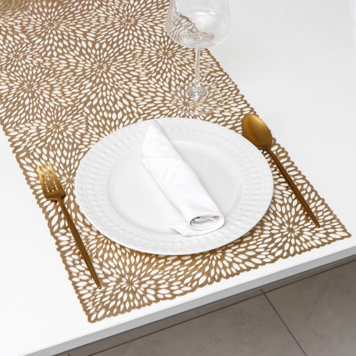 Дорожка на стол Доляна &laquo;Астры&raquo;, 90&times;35 см, цвет золото