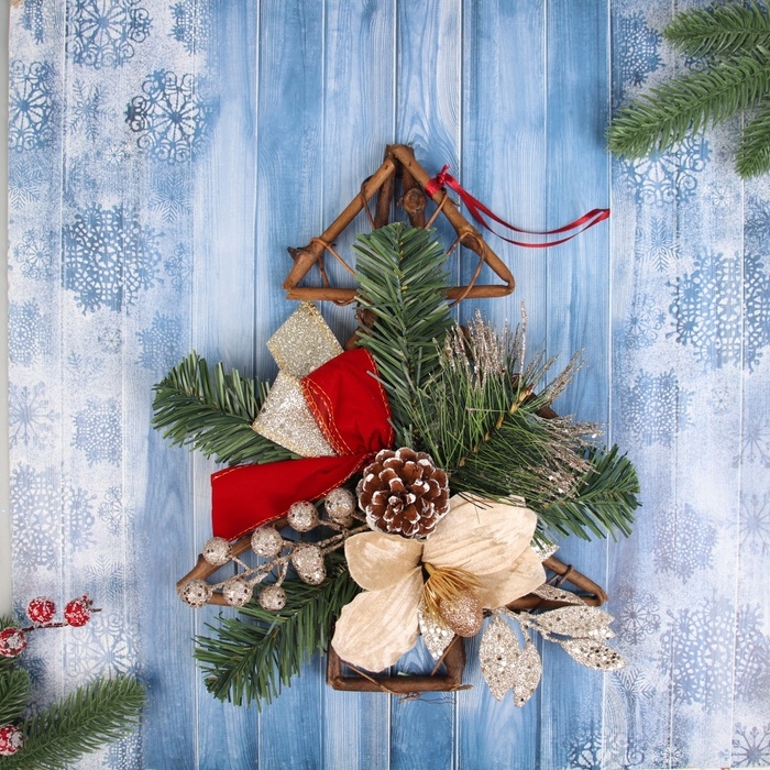 Украшение ёлочное  Украшение ёлочное "Магнолия золотая на ёлке" 31х24 см