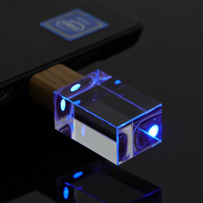 Флешка E 310 Wood BL, 32 ГБ, USB2.0, чт до 25 Мб/с, зап до 15 Мб/с, кристалл в дереве Флешка E 310 Wood BL, 32 ГБ, USB2.0, чт до 25 Мб/с, зап до 15 Мб/с, кристалл в дереве