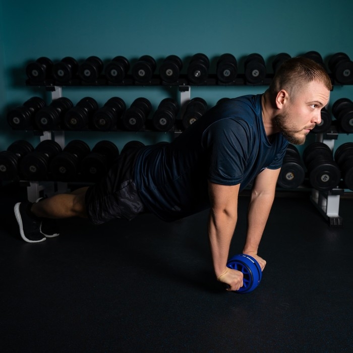 Ролик для пресса ONLYTOP, 28х16х16 см, с ковриком, цвет синий Ролик для пресса ONLYTOP, 28х16х16 см, с ковриком, цвет синий