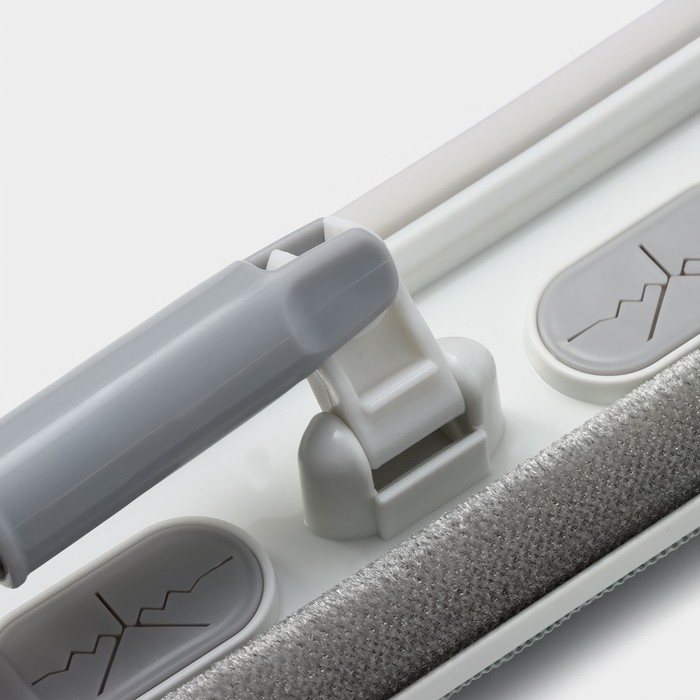 Щётка для окон Raccoon, стальная телескопическая ручка 82(126) см, насадка из микрофибры 25×9 см, цвет белый Щётка для окон Raccoon, стальная телескопическая ручка 82(126) см, насадка из микрофибры 25×9 см, цвет белый