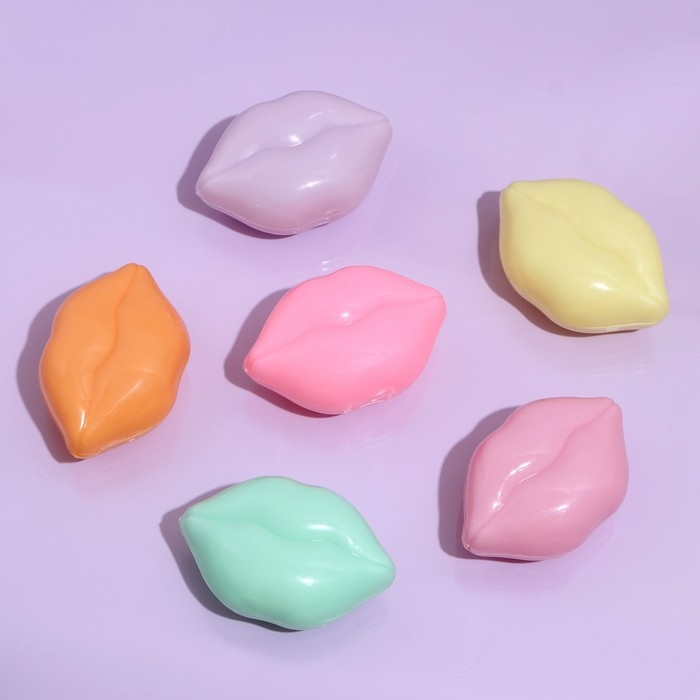 Бальзам для губ «Поцелуй», микс цветов и запахов Бальзам для губ «Поцелуй», микс цветов и запахов