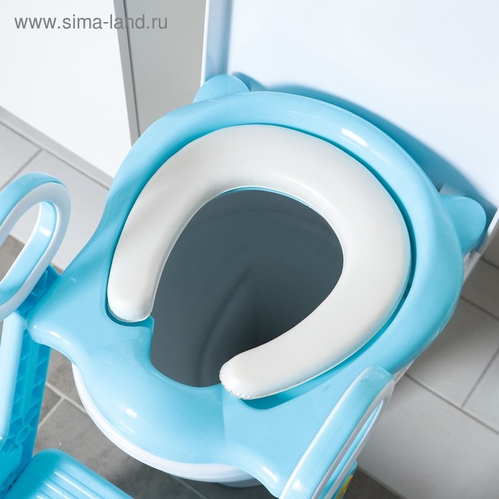 Детская накладка - сиденье на унитаз со ступенькой, с мягким сиденьем, цвет голубой Детская накладка - сиденье на унитаз со ступенькой, с мягким сиденьем, цвет голубой