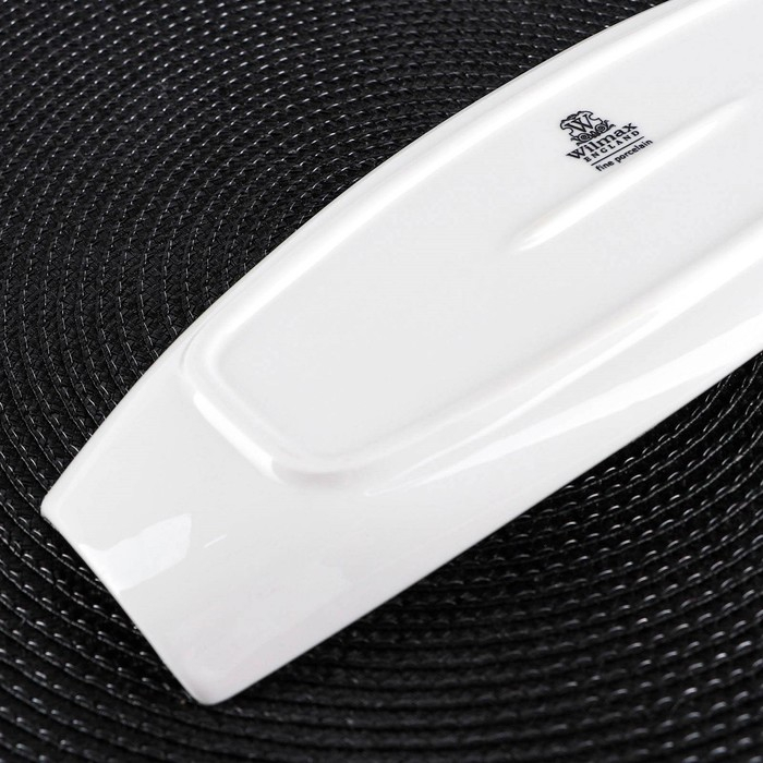 Блюдо фарфоровое Wilmax, 30×10 см, цвет белый Блюдо фарфоровое Wilmax, 30×10 см, цвет белый