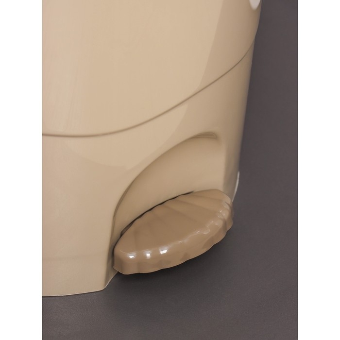 Ведро для мусора, 18 л, с педалью, цвет латте-капучино Ведро для мусора, 18 л, с педалью, цвет латте-капучино