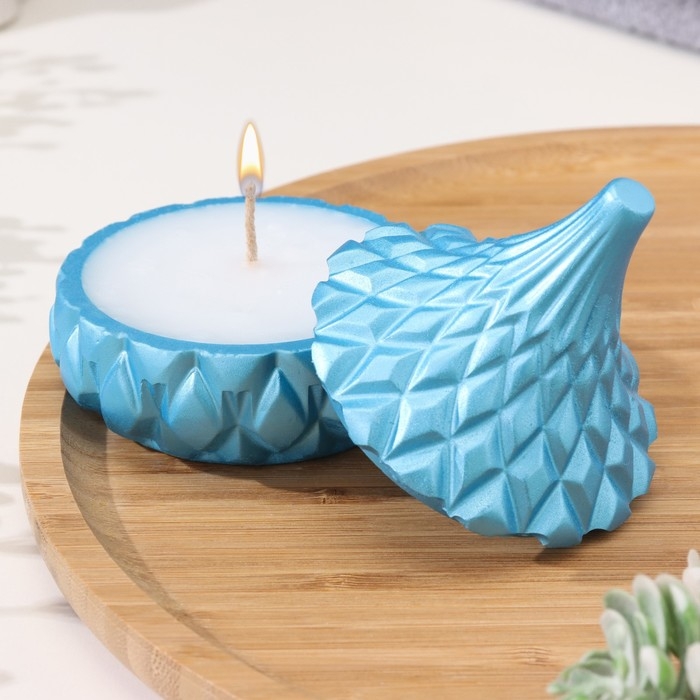 Свеча «Купол» в подсвечнике с ромбовидными гранями из гипса с крышкой, 8,5х8,5см, голубой Свеча «Купол» в подсвечнике с ромбовидными гранями из гипса с крышкой, 8,5х8,5см, голубой