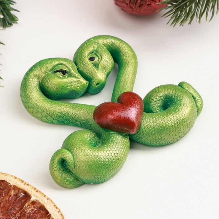 Фигура с подвесом Фигура с подвесом "Пара змей" светло-зеленая, 9,5 х 8 х 2,5 см