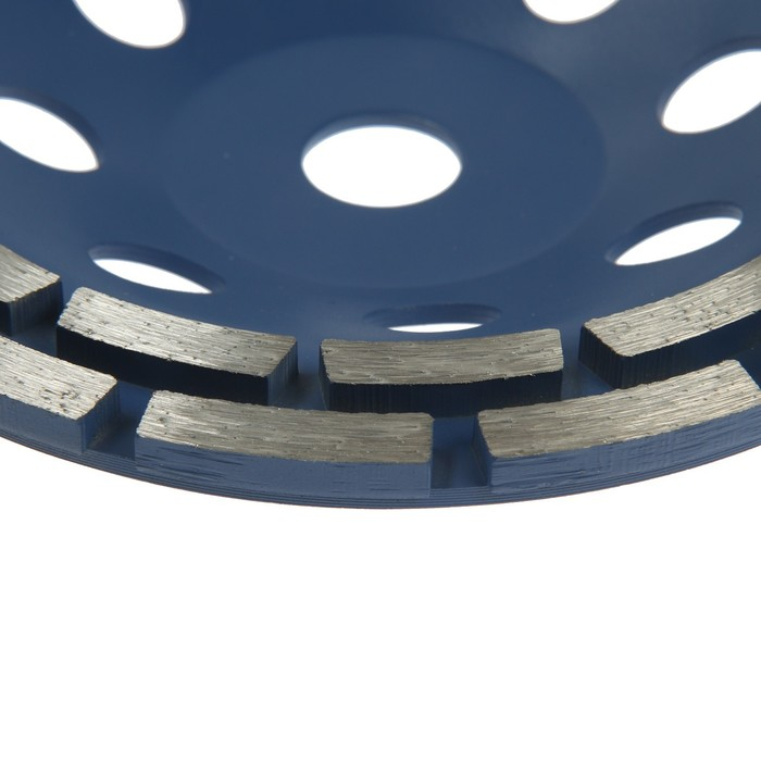 Чашка алмазная зачистная ТУНДРА, двухрядная, 180 мм Чашка алмазная зачистная ТУНДРА, двухрядная, 180 мм