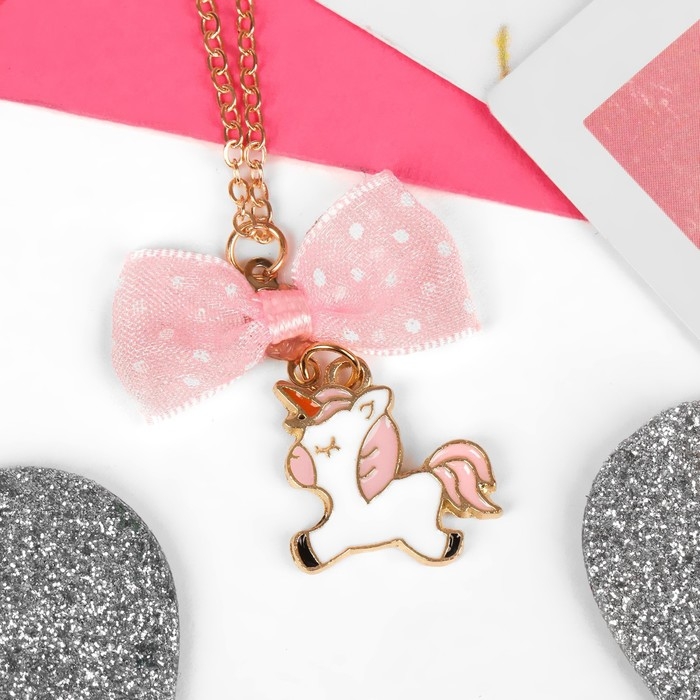 Кулон детский «Выбражулька» единорог с бантом, цвет бело-розовый в золоте Кулон детский «Выбражулька» единорог с бантом, цвет бело-розовый в золоте