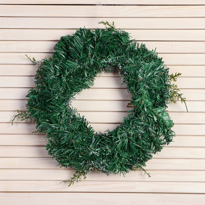 Венок новогодний d- 30 см  Венок новогодний d- 30 см "Уютная сказка" листья ягоды шишки