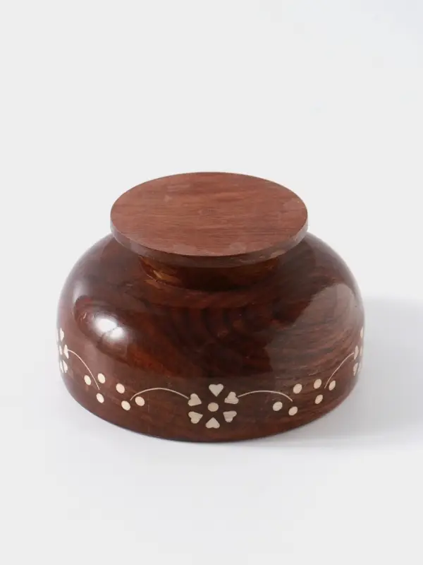 Чаша на ножке &laquo;В самое сердце&raquo;, 13&times;13&times;8 см, дерево шишам