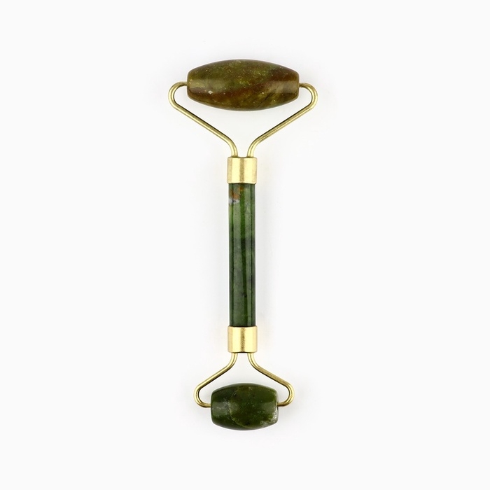 Роликовый массажер для лица в подарочной упаковке Роликовый массажер для лица в подарочной упаковке "Люби себя", 14 х 5,5 х 2 см