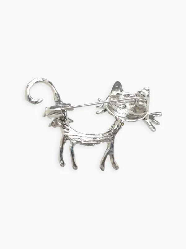 Брошь &laquo;Кошка&raquo;, кокетливая с бантом, чёрная в чернёном серебре