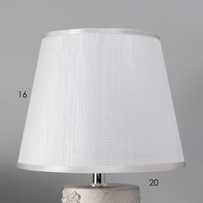 Настольная лампа с абажуром RISALUX «Фруктовый сад», 1×40 Вт, Е27, серебро, 19.5×19.5×33 см Настольная лампа с абажуром RISALUX «Фруктовый сад», 1×40 Вт, Е27, серебро, 19.5×19.5×33 см