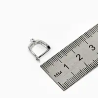 Швензы с английской застежкой с цирконом &laquo;Капля&raquo;, белые в серебре (1 пара)