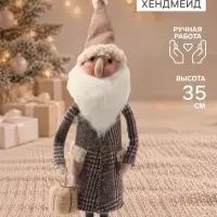 Фигурка декоративная &laquo;Дед Мороз в клетчатом пальто, с подарком&raquo;, войлочная, 12&times;10&times;35 см