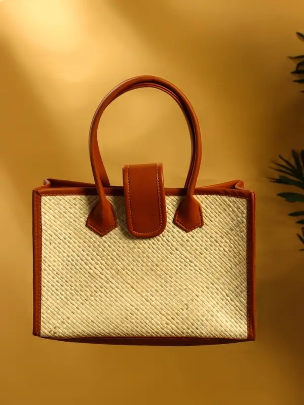Сумка плетёная на застёжке из пандана 30х10х35 см, бежево-коричневый Сумка плетёная на застёжке из пандана 30х10х35 см, бежево-коричневый