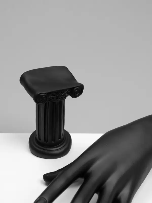 Подставка для украшений &laquo;QF. Рука&raquo;, 10.5&times;23.5&times;13 см, чёрная