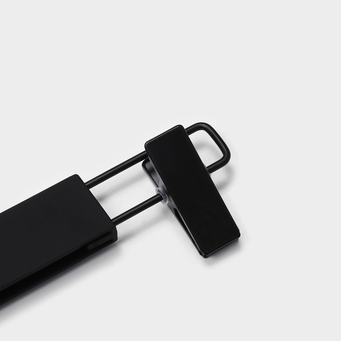 Вешалки для брюк и юбок LaDо́m Soft-touch, 32,5×13 см, 2 шт, с зажимами, цвет чёрный Вешалки для брюк и юбок LaDо́m Soft-touch, 32,5×13 см, 2 шт, с зажимами, цвет чёрный