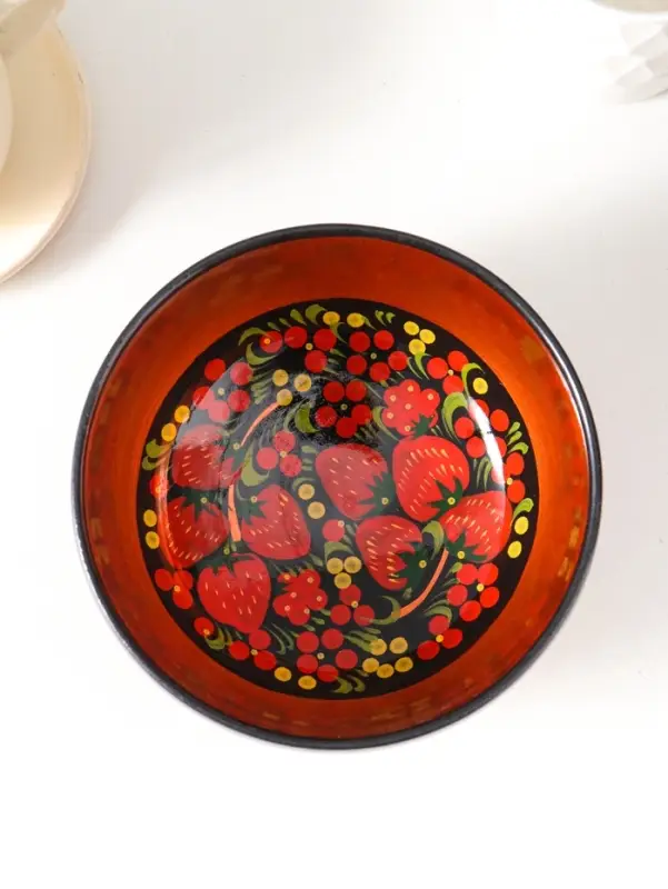 Салатник деревянный хохлома &laquo;Ягодка&raquo;, 16&times;16&times;9 см