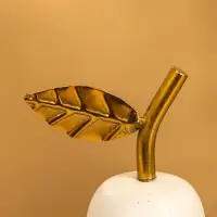 Сувенир "Груша с золотым листом" 10х10х21 см, цв. матовый белый Сувенир "Груша с золотым листом" 10х10х21 см, цв. матовый белый