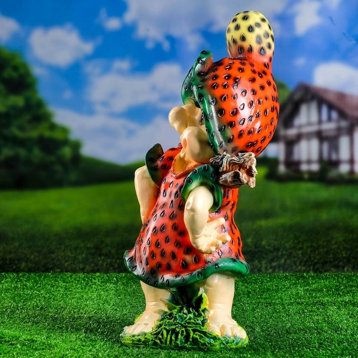 Садовая фигура  Садовая фигура "Девочка-клубничка" 25х30х50см