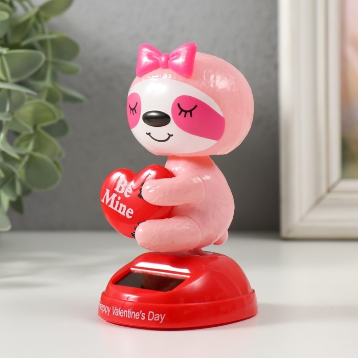 Маятник пластик от солнечной батареи Маятник пластик от солнечной батареи "Ленивец-девочка с сердечком" 5,8х6,1х10,5 см