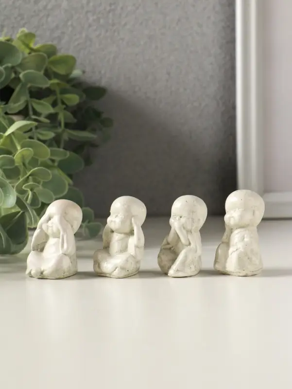 Статуэтки набор 4 шт "Монахи ничего не вижу, не слышу, не скажу, не делаю" 4х2,5 см