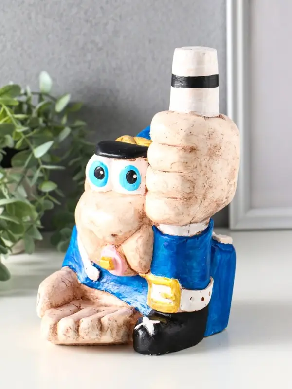 Копилка для денег «Добрый гаишник», гипс, 22.5×18×15 см Копилка для денег «Добрый гаишник», гипс, 22.5×18×15 см