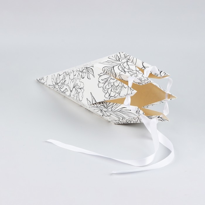 Переноска - шестиугольник для цветов «Контурные цветы», белая, 15 х 35 х 15 см Переноска - шестиугольник для цветов «Контурные цветы», белая, 15 х 35 х 15 см