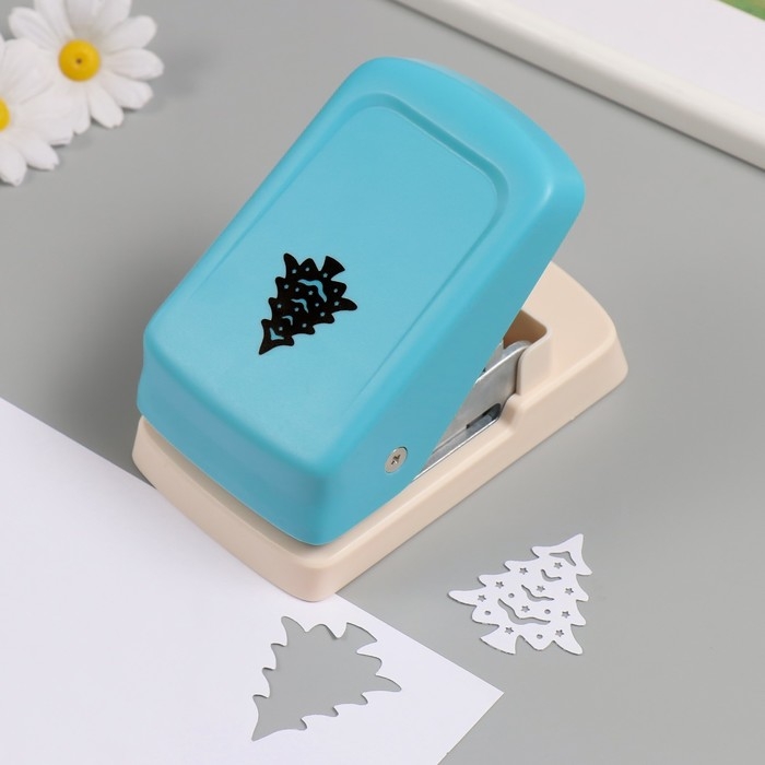 Дырокол фигурный рисунок 5х5 см Дырокол фигурный рисунок 5х5 см "Ёлочка фигурная" 8.6х14,6х6,9 см