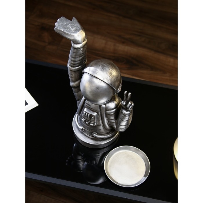 Подставка для мелочей «Космонавт», полистоун, 47 см, цвет серебро Подставка для мелочей «Космонавт», полистоун, 47 см, цвет серебро