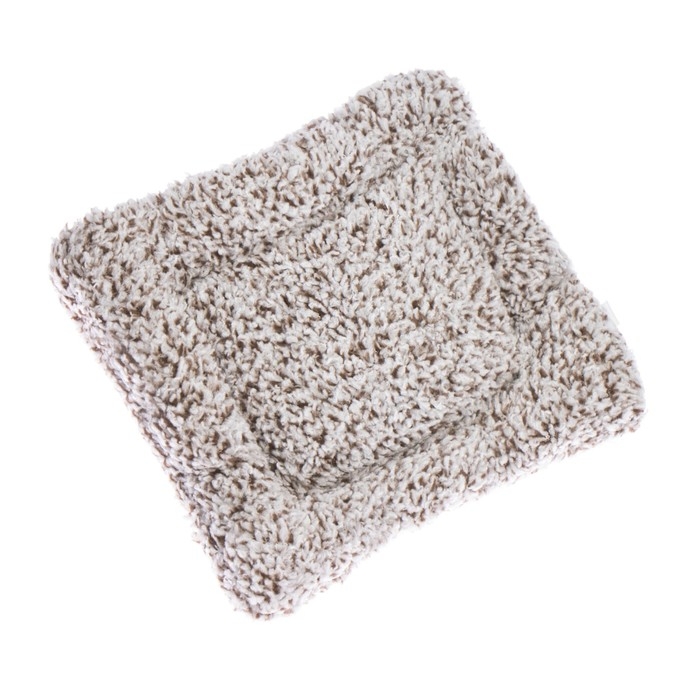 Игрушка на панель авто, кошечка на подушке, бело-рыжий окрас Игрушка на панель авто, кошечка на подушке, бело-рыжий окрас