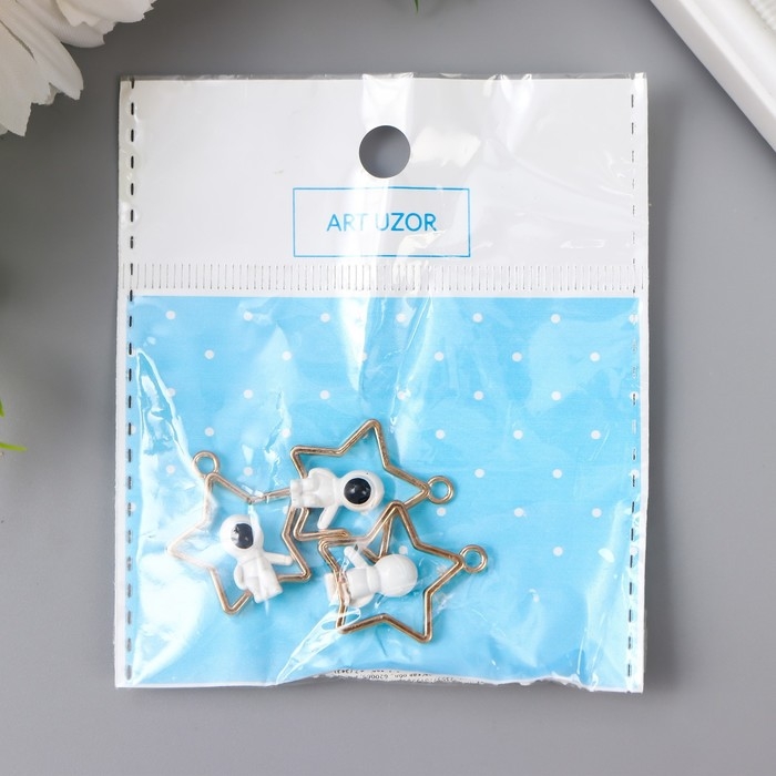 Декор для творчества металл Декор для творчества металл "Космонавт на звезде" эмаль 2,4х2,2 см