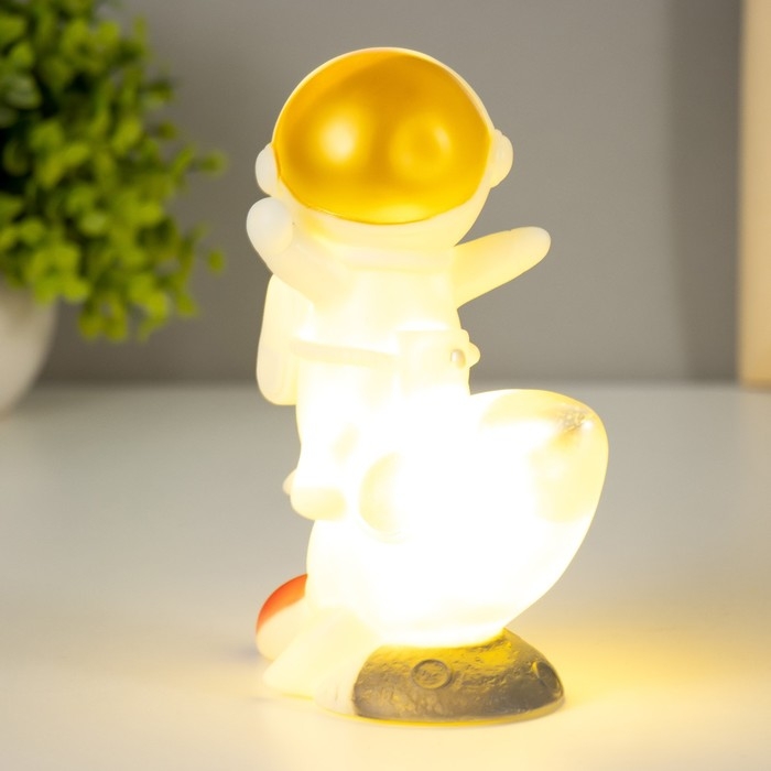 Ночник Ночник "Полёт астронавта" LED от батареек 3хLR1130 13х7х15,5 см RISALUX