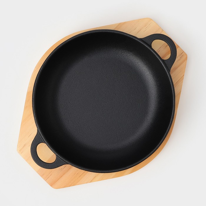 Сковорода чугунная «Жаровня», d=19 см, на деревянной подставке Сковорода чугунная «Жаровня», d=19 см, на деревянной подставке
