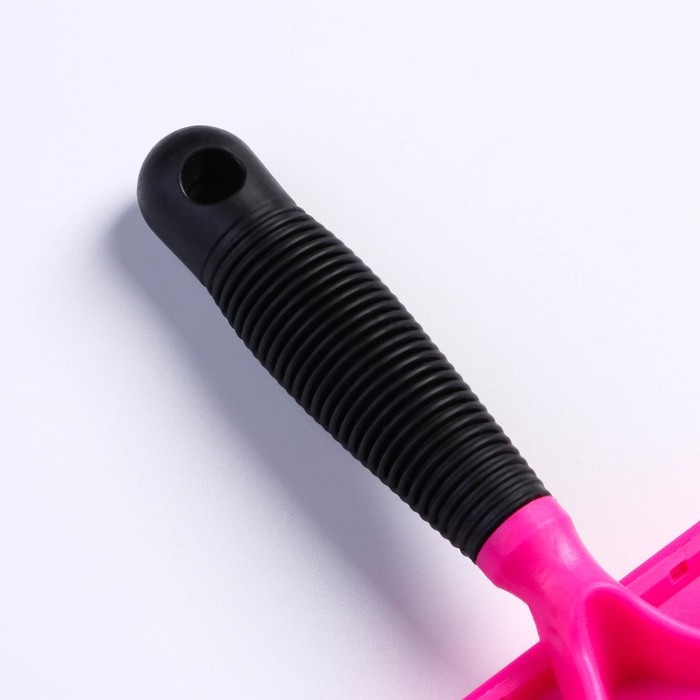 Пуходерка без капель, прорезиненная ручка, 10 х 16 см, розово-чёрная Пуходерка без капель, прорезиненная ручка, 10 х 16 см, розово-чёрная