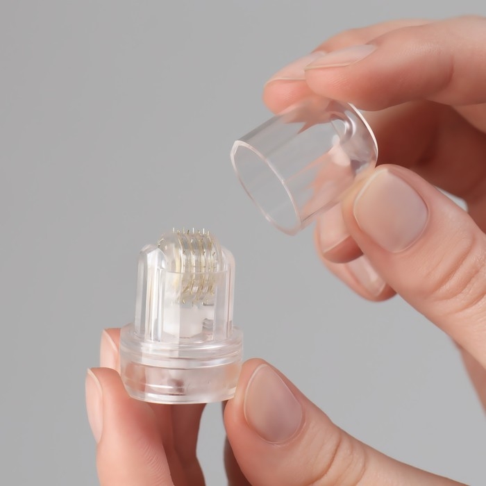 Насадка-мезороллер для флакона, 64 иглы, 0,5 мм, на блистере, цвет прозрачный Насадка-мезороллер для флакона, 64 иглы, 0,5 мм, на блистере, цвет прозрачный