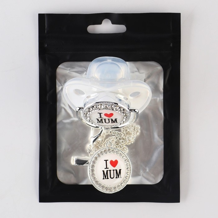 Соска - пустышка силиконовая ортодонтическая «I LOVE MUM», от 6 мес., с колпачком + держатель - цепочка, цвет белый/серебро, стразы