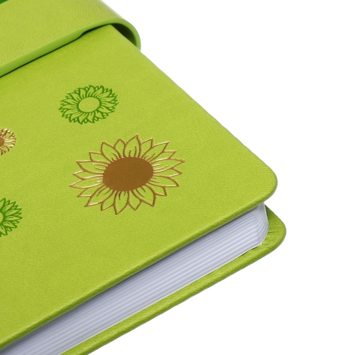 Ежедневник недатированный, А5, 140л, клетка, обл.кожзам, с хлястиком, Цветы, зеленый Ежедневник недатированный, А5, 140л, клетка, обл.кожзам, с хлястиком, Цветы, зеленый