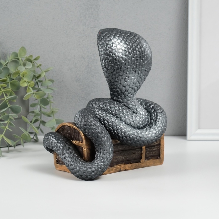 Новогодняя фигурка Новогодняя фигурка "Кобра на сундуке" 20 х 17 х 12 см, серебристый