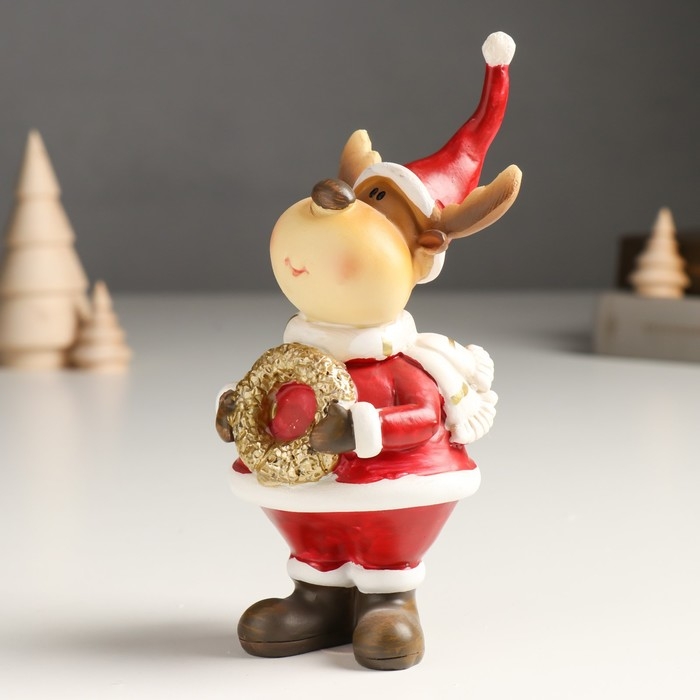 Сувенир полистоун Сувенир полистоун "Лосик в красном кафтане и колпаке, с золотым венком" 8х6х16,5 см